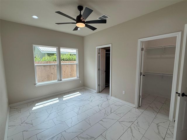 811 5th ST, Lockhart, TX 78644