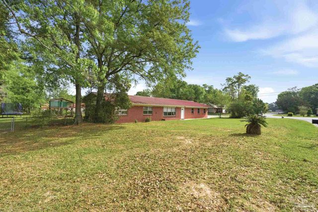 100 Woodland Ave, Cantonment, FL 32533