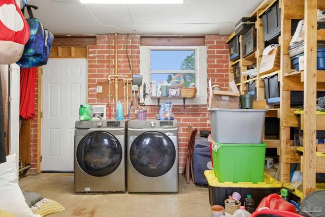 100 Woodland Ave, Cantonment, FL 32533