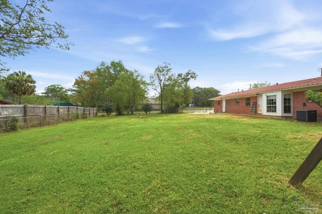 100 Woodland Ave, Cantonment, FL 32533