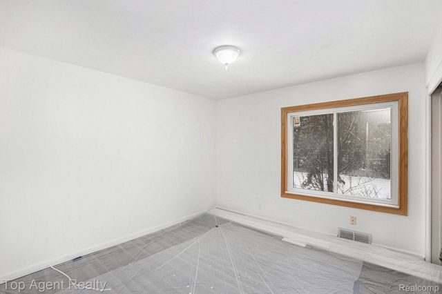 45945 N GRATIOT Avenue, Macomb Township, MI 48042