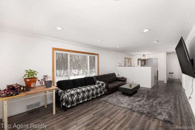 45945 N GRATIOT Avenue, Macomb Township, MI 48042