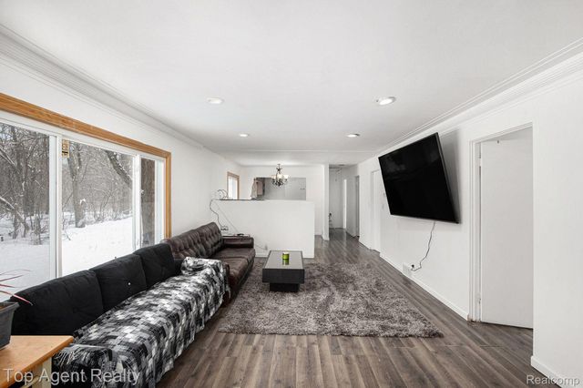 45945 N GRATIOT Avenue, Macomb Township, MI 48042