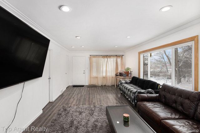 45945 N GRATIOT Avenue, Macomb Township, MI 48042