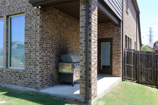 15421 Pioneer Bluff Trail, Fort Worth, TX 76262