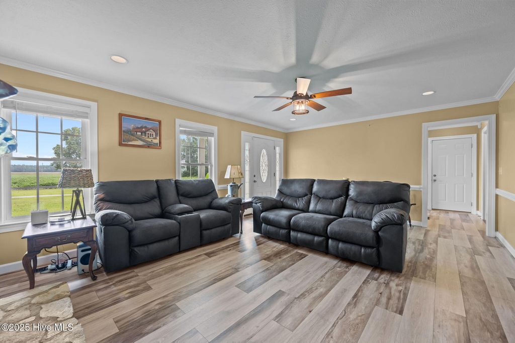 569 S Dobson Chapel Road, Kenansville, NC 28349