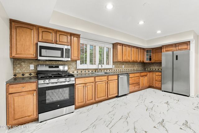 97 Bowline Street, Beachwood, NJ 08722