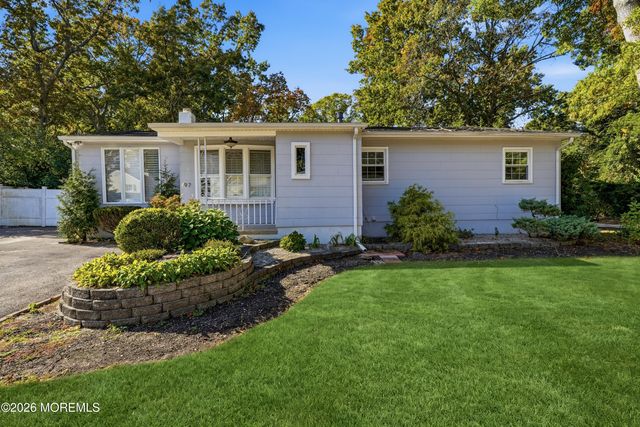 97 Bowline Street, Beachwood, NJ 08722
