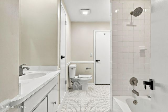 97 Bowline Street, Beachwood, NJ 08722