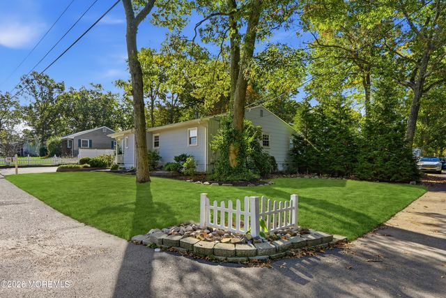 97 Bowline Street, Beachwood, NJ 08722
