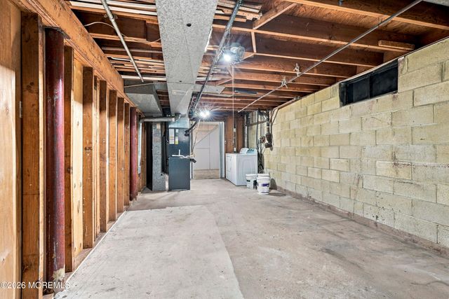 97 Bowline Street, Beachwood, NJ 08722