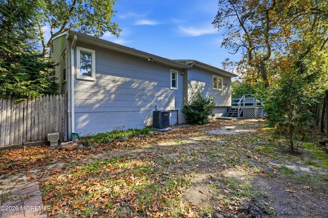 97 Bowline Street, Beachwood, NJ 08722