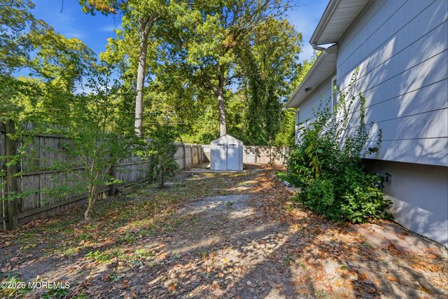 97 Bowline Street, Beachwood, NJ 08722