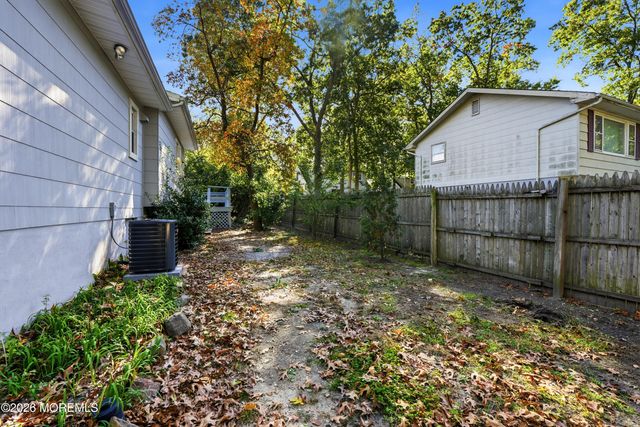 97 Bowline Street, Beachwood, NJ 08722