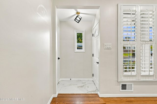 97 Bowline Street, Beachwood, NJ 08722