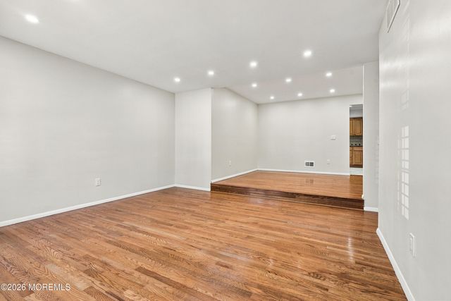 97 Bowline Street, Beachwood, NJ 08722