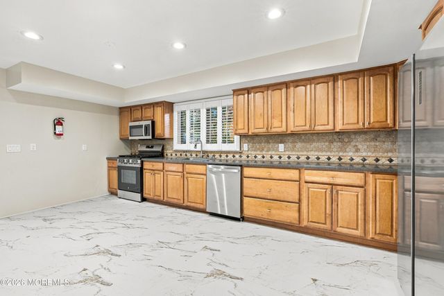 97 Bowline Street, Beachwood, NJ 08722