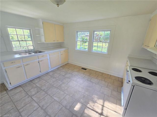 1800 Pleasant Hill Liberty Road, Liberty, NC 27298