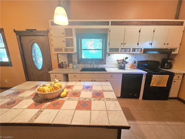1800 Pleasant Hill Liberty Road, Liberty, NC 27298
