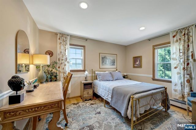 15 Sunset Place, Emerson, NJ 07630
