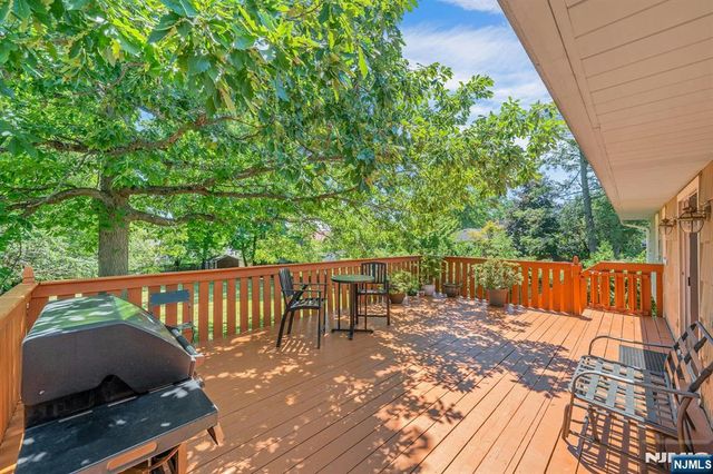 15 Sunset Place, Emerson, NJ 07630