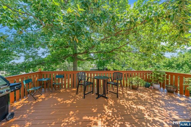 15 Sunset Place, Emerson, NJ 07630