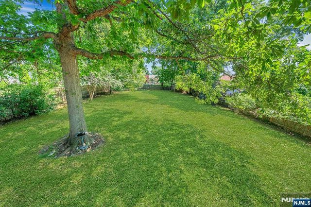 15 Sunset Place, Emerson, NJ 07630