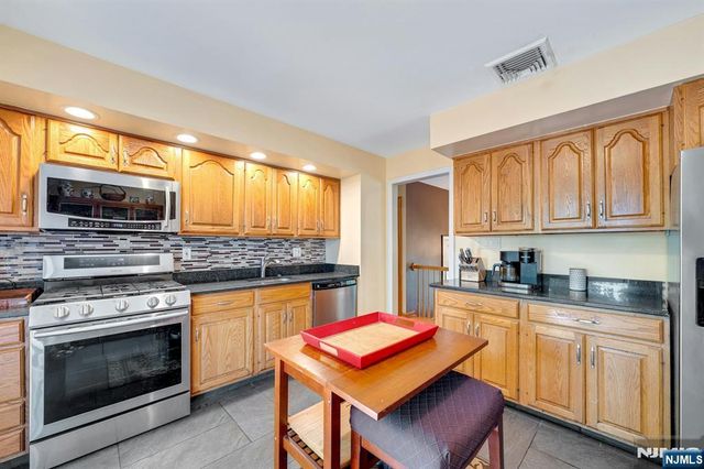 15 Sunset Place, Emerson, NJ 07630