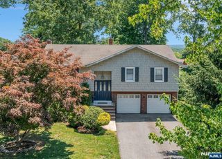 15 Sunset Place, Emerson, NJ 07630