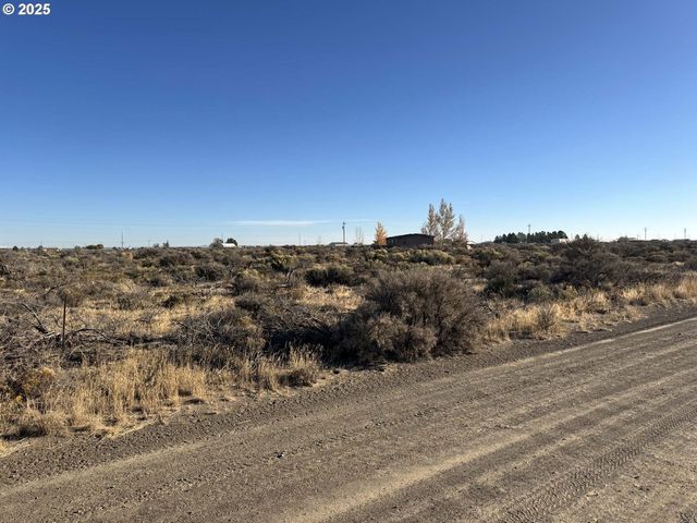 Pinion Lane 9200, Christmas Valley, OR 97641