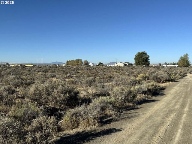 Pinion Lane 9200, Christmas Valley, OR 97641