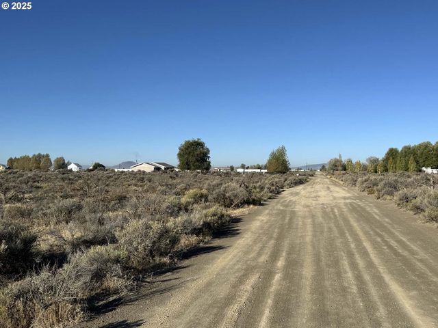 Pinion Lane 9200, Christmas Valley, OR 97641
