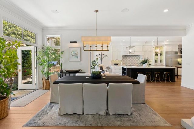 9643 Claiborne Square, La Jolla, CA 92037