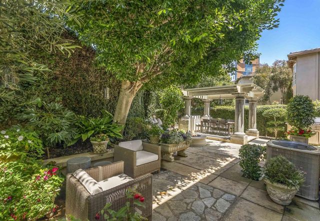 9643 Claiborne Square, La Jolla, CA 92037
