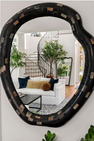 9643 Claiborne Square, La Jolla, CA 92037