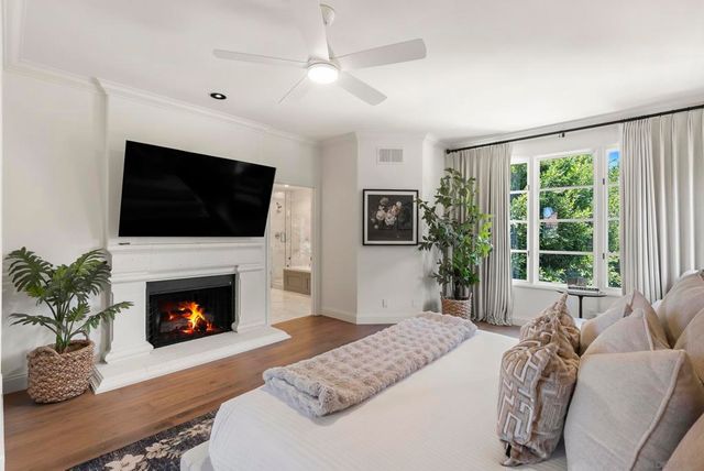 9643 Claiborne Square, La Jolla, CA 92037