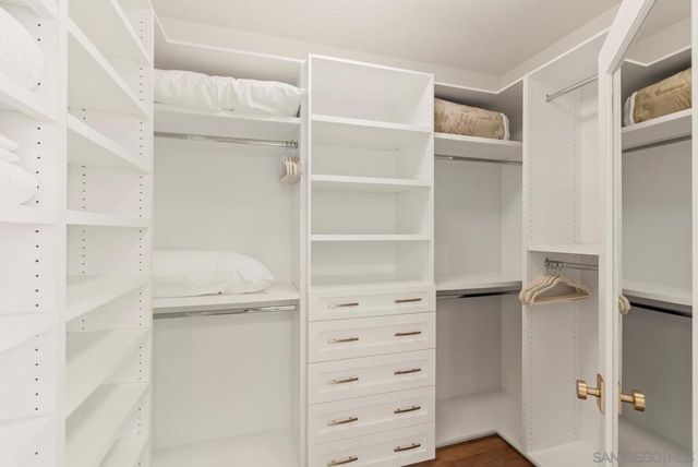 9643 Claiborne Square, La Jolla, CA 92037