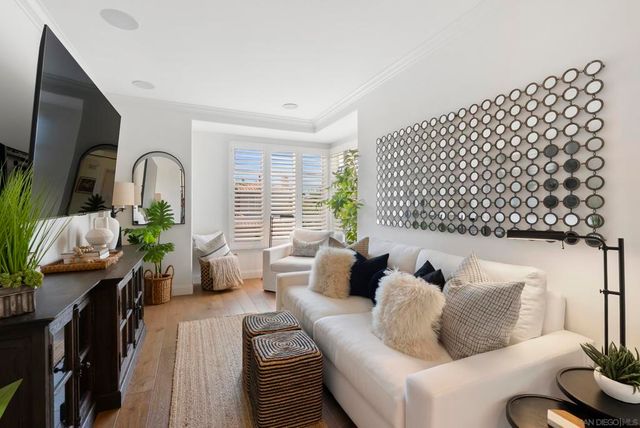 9643 Claiborne Square, La Jolla, CA 92037