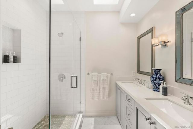 9643 Claiborne Square, La Jolla, CA 92037