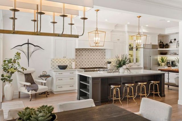 9643 Claiborne Square, La Jolla, CA 92037