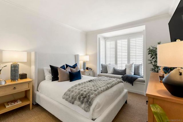9643 Claiborne Square, La Jolla, CA 92037