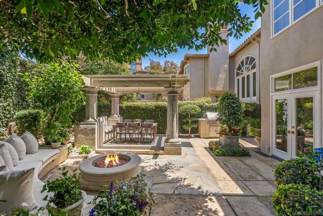 9643 Claiborne Square, La Jolla, CA 92037