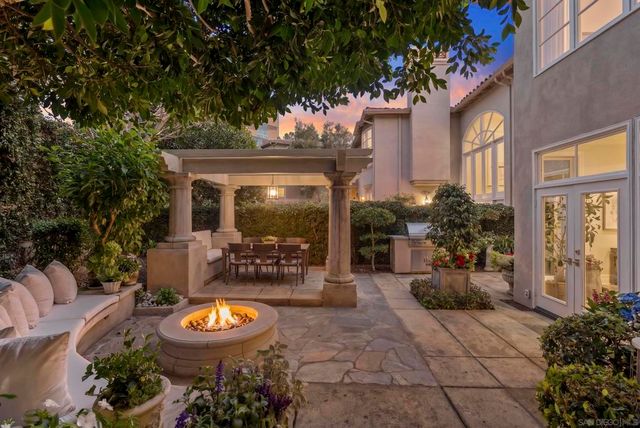 9643 Claiborne Square, La Jolla, CA 92037