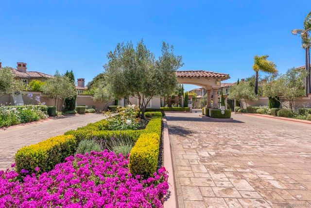 9643 Claiborne Square, La Jolla, CA 92037