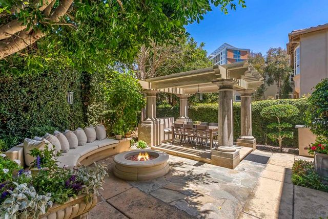 9643 Claiborne Square, La Jolla, CA 92037