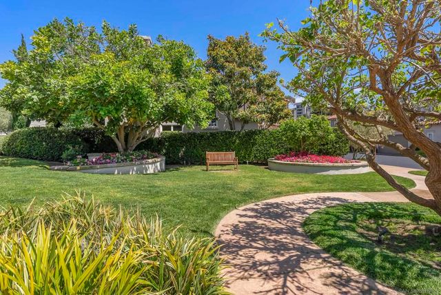 9643 Claiborne Square, La Jolla, CA 92037