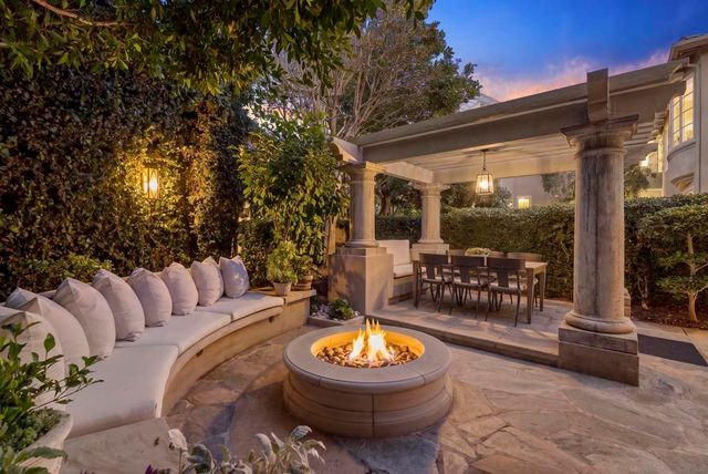 9643 Claiborne Square, La Jolla, CA 92037