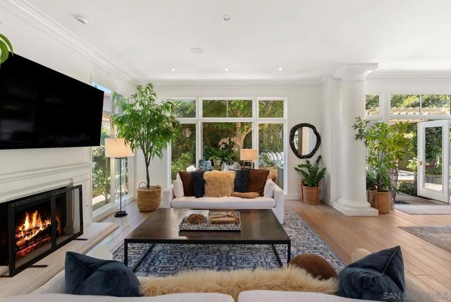 9643 Claiborne Square, La Jolla, CA 92037