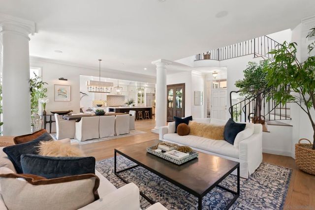 9643 Claiborne Square, La Jolla, CA 92037