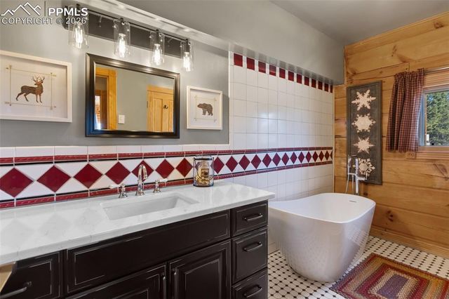 558 Hawk Lane, Florissant, CO 80816